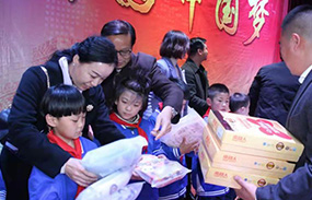 去石家庄少年儿童保护中心送温暖
